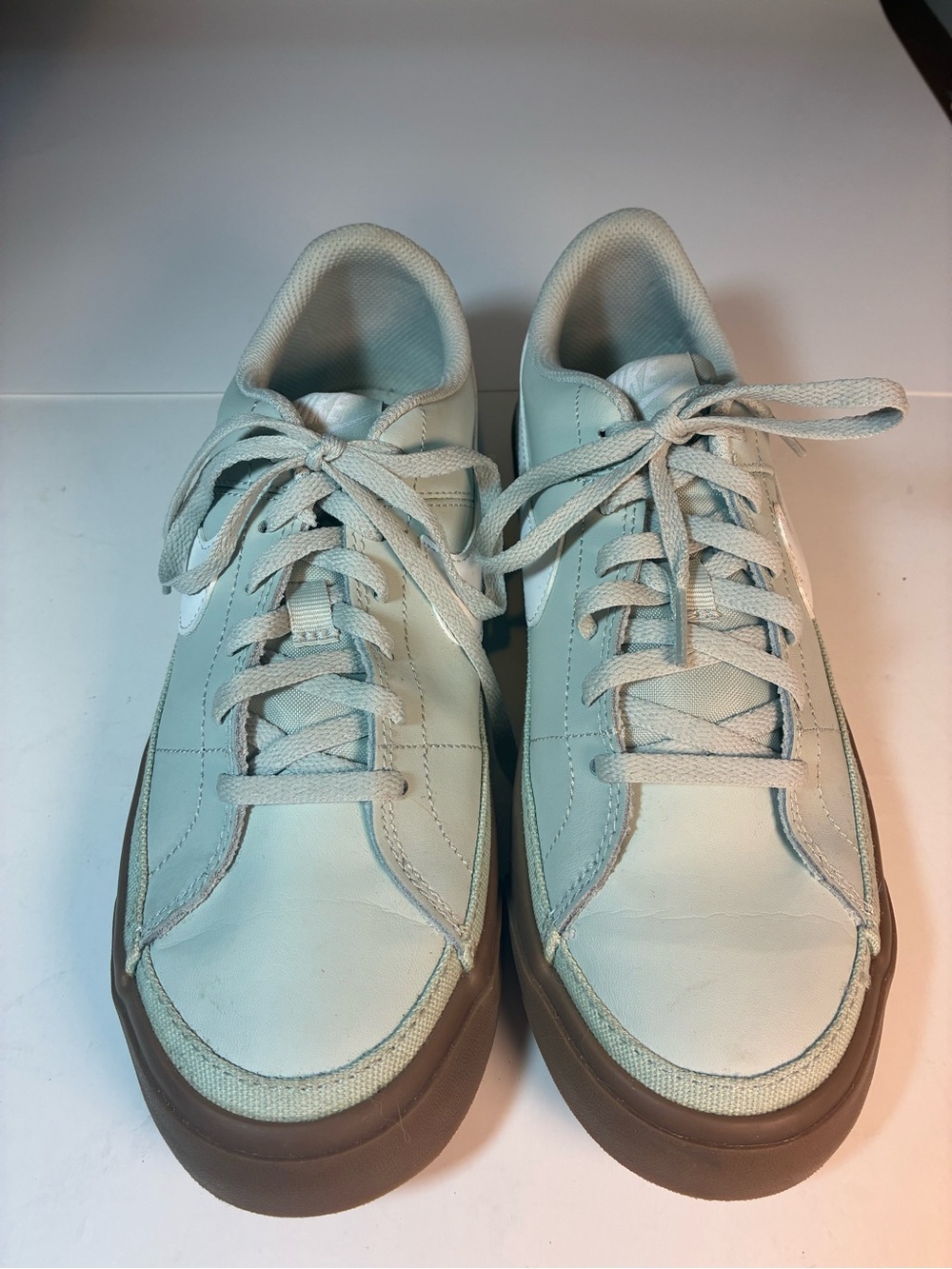 “Light Silver” Youth 7 Women’s 8.5/9 Nike Court Legacy Sneaker